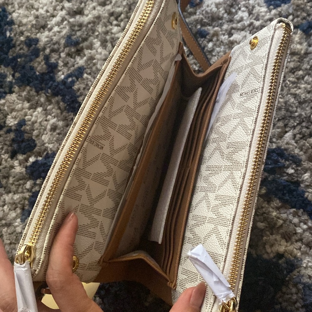 Micheal kors white/vanilla crossbody bag - Picture 4 of 9